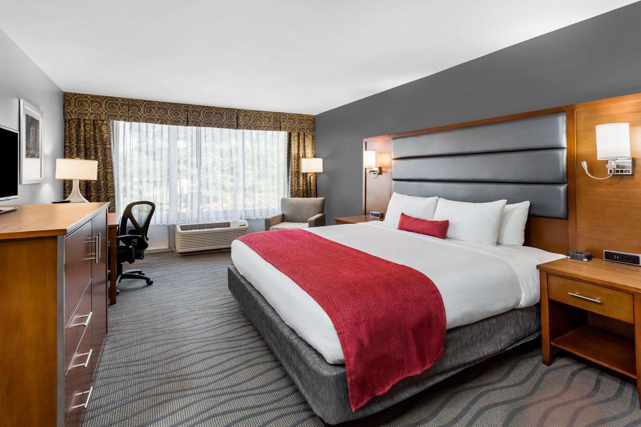 Wyndham Garden Greensboro Exteriör bild