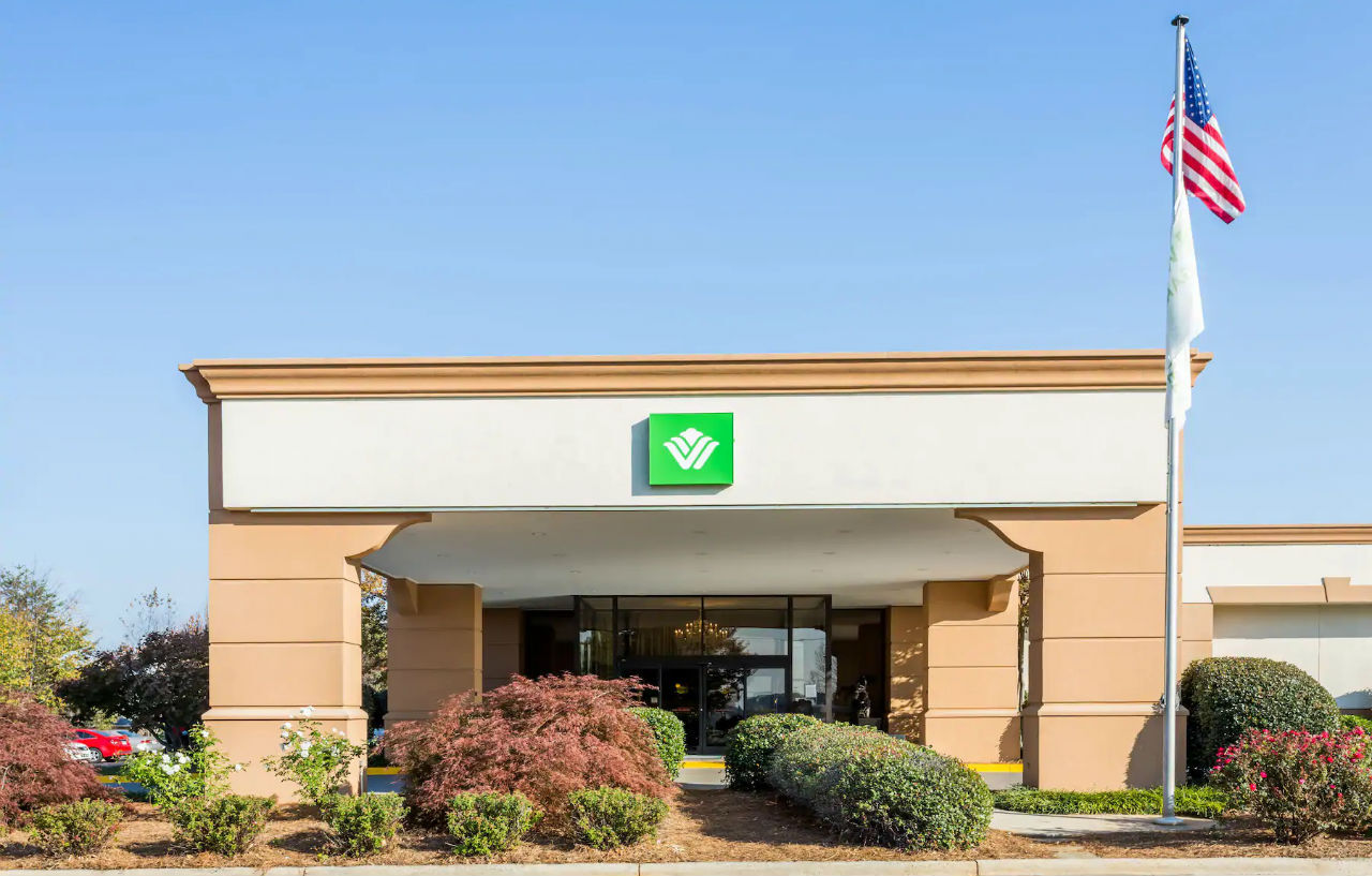 Wyndham Garden Greensboro Exteriör bild